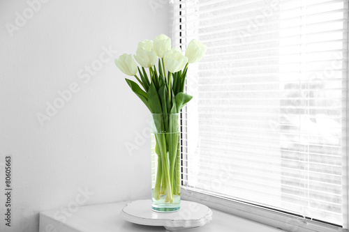 Fototapeta Naklejka Na Ścianę i Meble -  White beautiful tulips in light interior