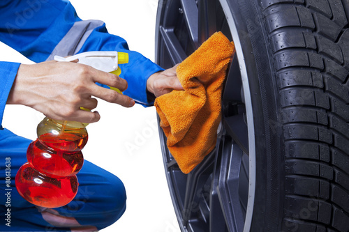 Mechanic cleaning a tire rim photo