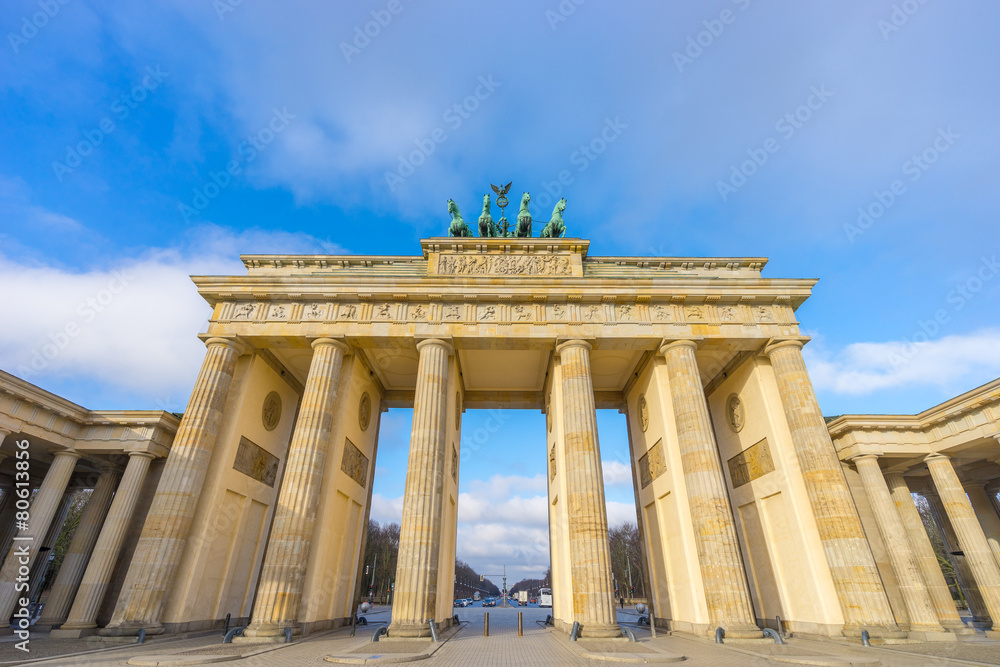 Fototapeta premium Brandenburg gate in the morning