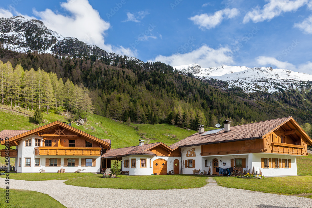 Moderner Bergbauernhof in Südtirol