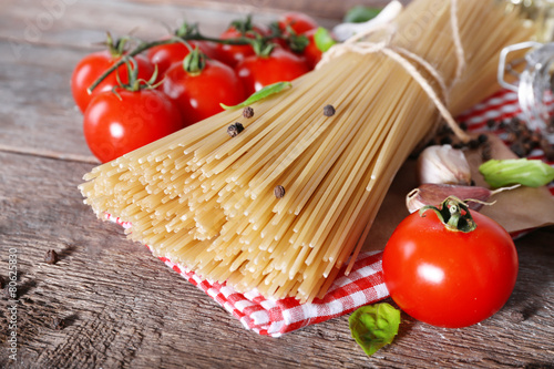 Pasta with cherry tomatoes and other ingredients
