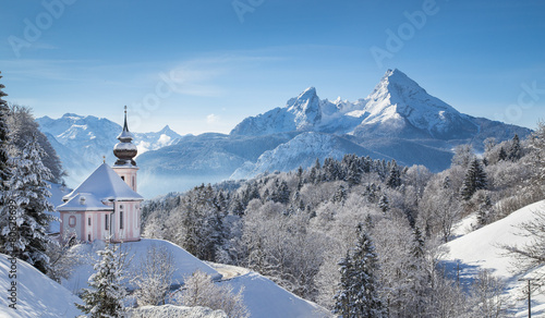 Obraz na płótnie Winter landscape in the Alps with church w salonie