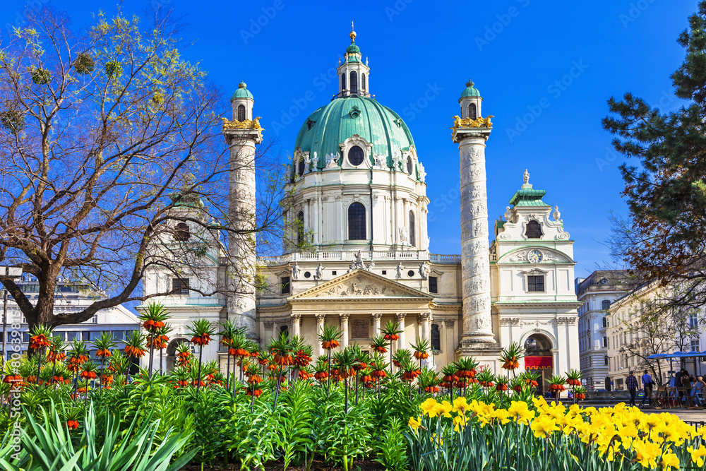 Naklejka premium Vienna - beautiful baroque St. Charle's church