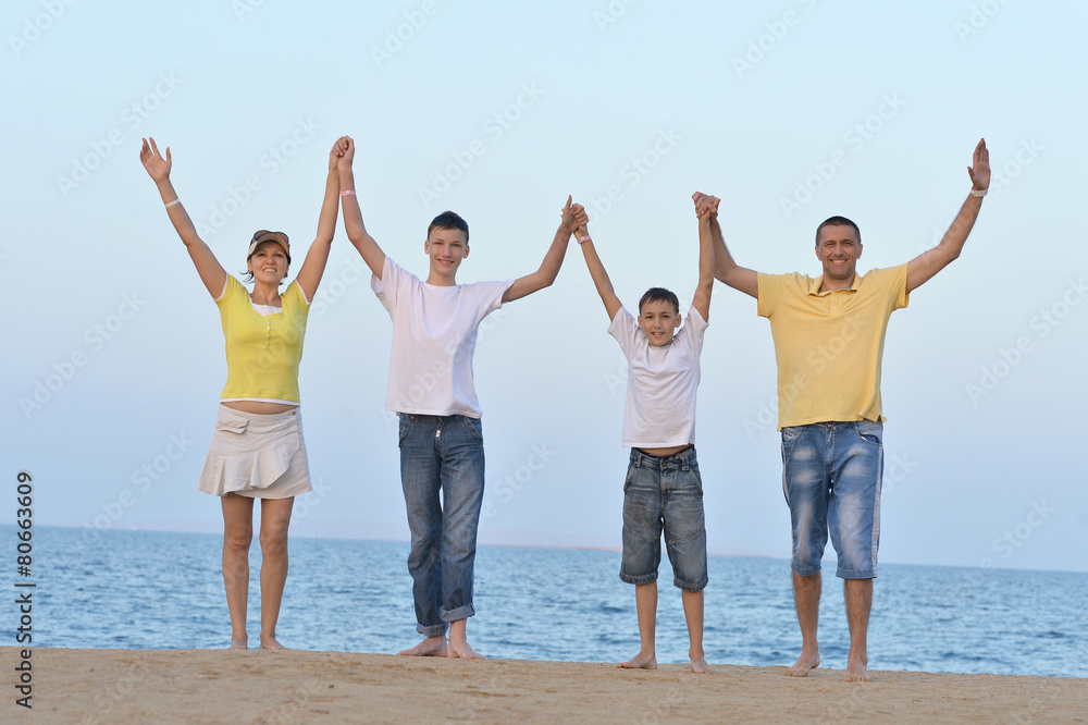 Obraz premium Family at beach in summer