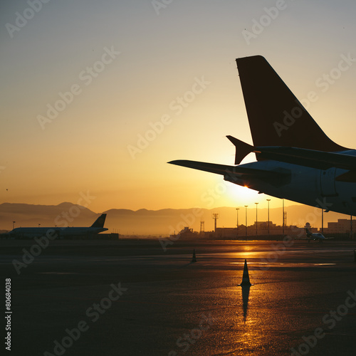 Konstfotografi the airport at sunset
