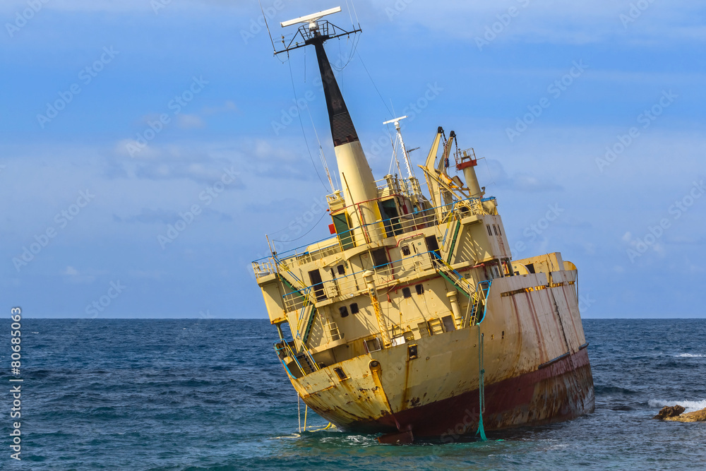 Fototapeta premium shpwreck, cyprus