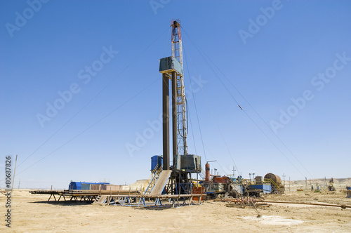 Loaded drilling rig on a desert