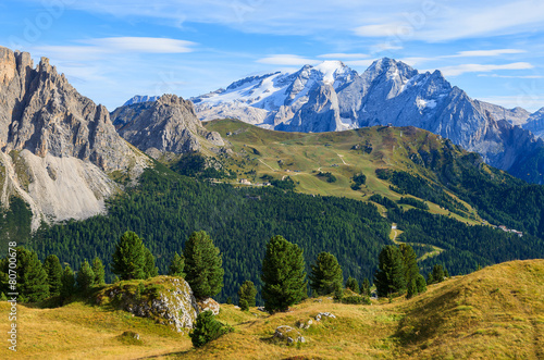 Autumn scenery on hiking trail in Dolomites Mountains, Italy © pkazmierczak
