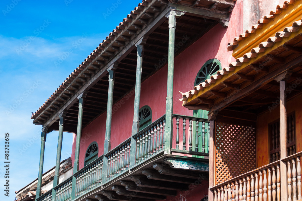 Hermosas calles y fachadas de las casas coloniales de la ciudad amurallada de Cartagena de Indias en Colombia. Hermosas calles y fachadas de las casas coloniales de la ciudad amurallada de Cartagena de Indias en Colombia.