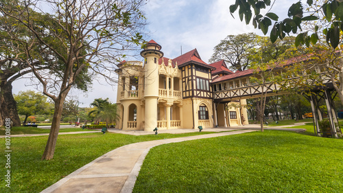 Chaleemongkolasana Residence landmarks the Sanam Chandra Palace