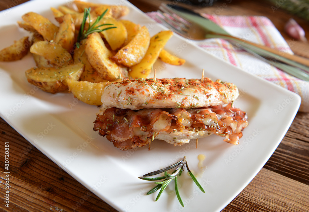Chicken loins stuffed with bacon and gorgonzola Chicken loins stuffed with bacon and gorgonzola