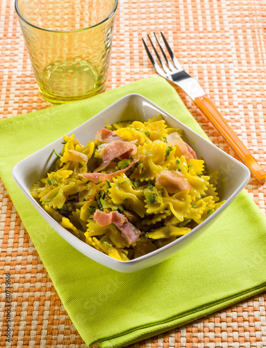 Bilde på lerret butterfly pasta with speck zucchinis saffron