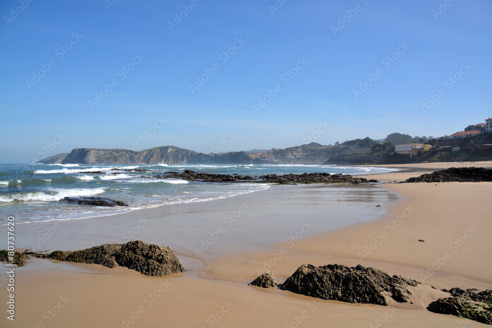panoramica de la playa de comillas, cantabria