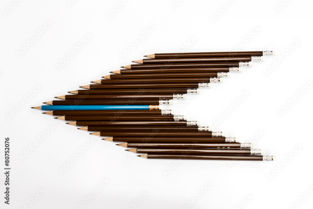 Fototapeta premium wooden pencil arrange as head of arrow