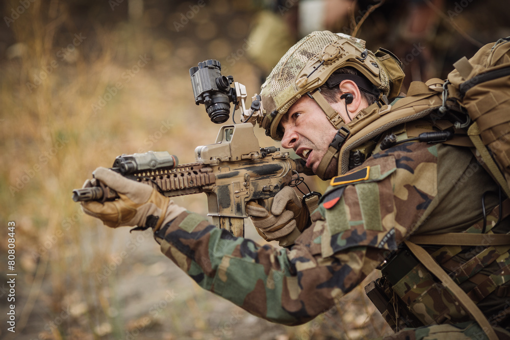 Fototapeta premium soldier aim at a target of weapons