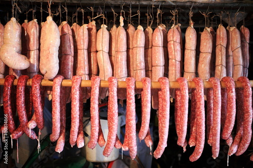 salami salsiccia carne di maiale photo