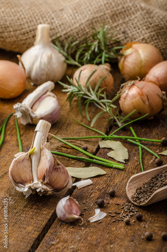 Onions, garlic and herbs bio from the garden