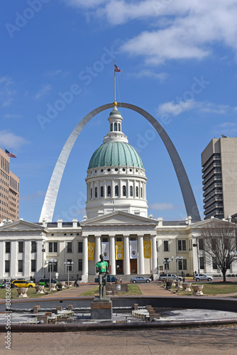 Courthouse and Arch in Saint Louis Missouri