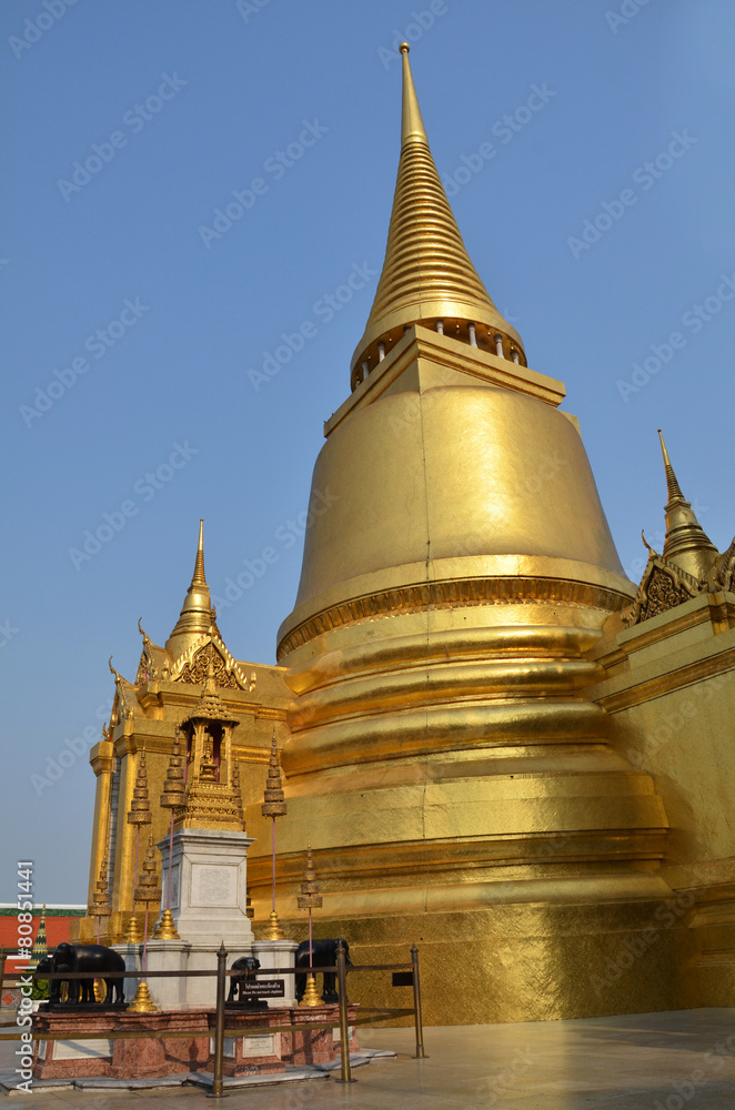 Fototapeta premium A golden pagoda, Grand Palace, Bangkok