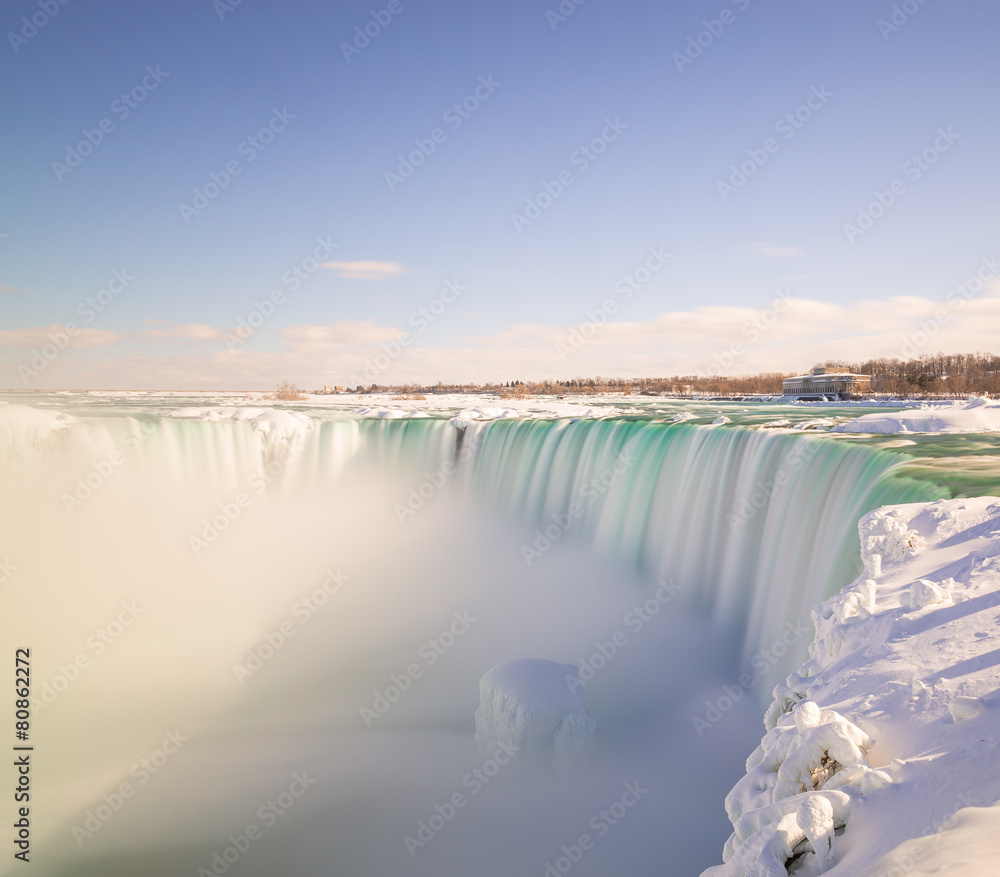 Fototapeta premium Horseshoe Falls in the Winter