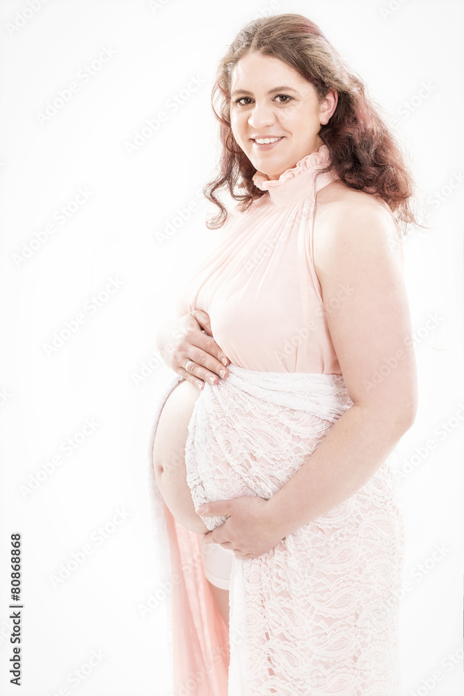 Werdende Mama in hübschem Kleid