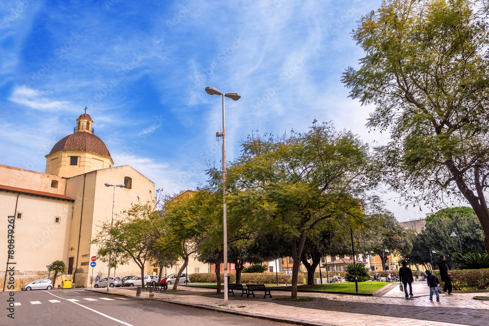 Cagliari, piazza Ss Cosma e Damiano e chiesa di San Lucifero