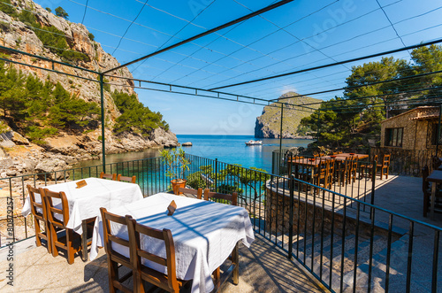 Fotografía Restaurant tables in Sa Calobra bay, Majorca island, Spain