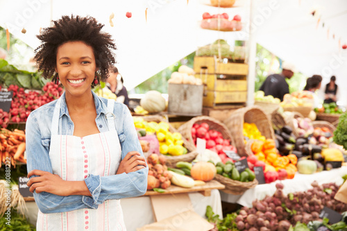 Valokuva Female Stall Holder At Farmers Fresh Food Market