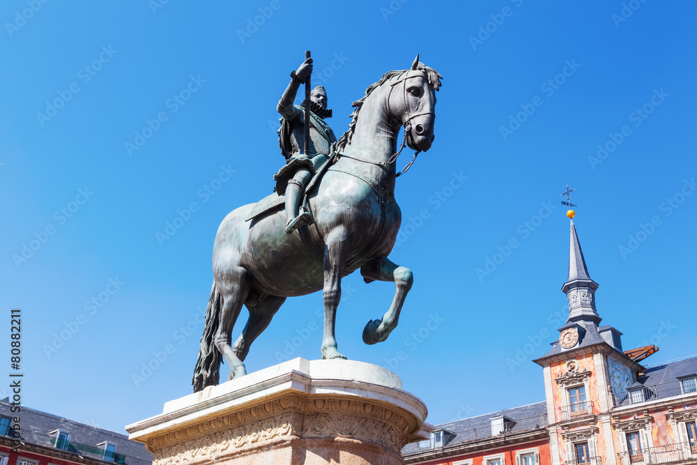 Reiterstatue auf dem Plaza Mayor in Madrid, Spanien Reiterstatue auf dem Plaza Mayor in Madrid, Spanien