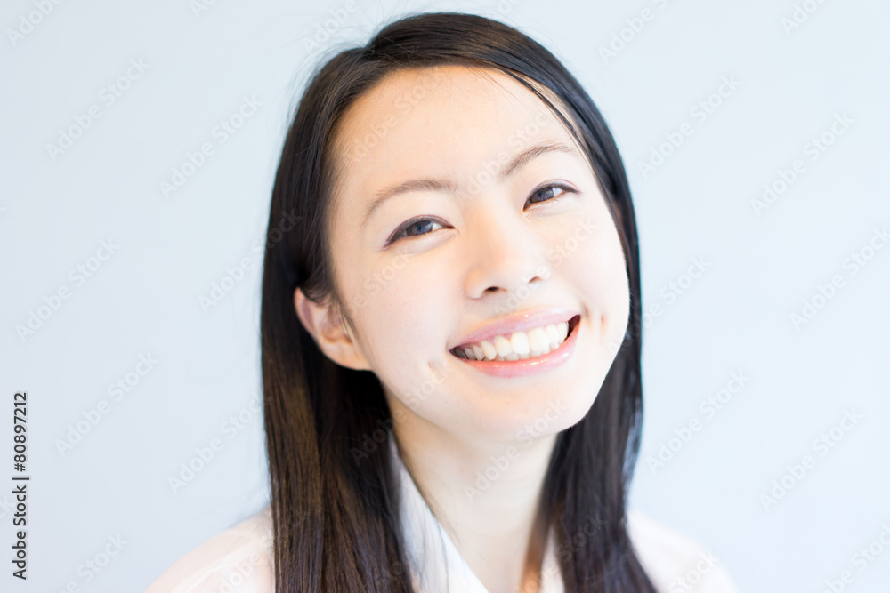 笑顔の女性 笑顔の女性