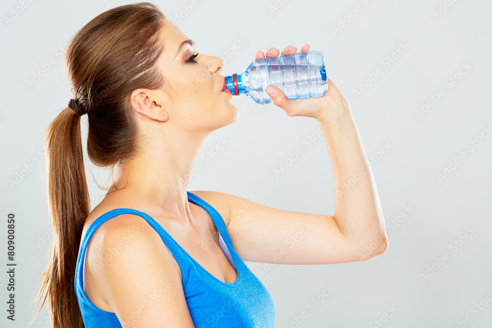 sporty woman drinking water of bottle