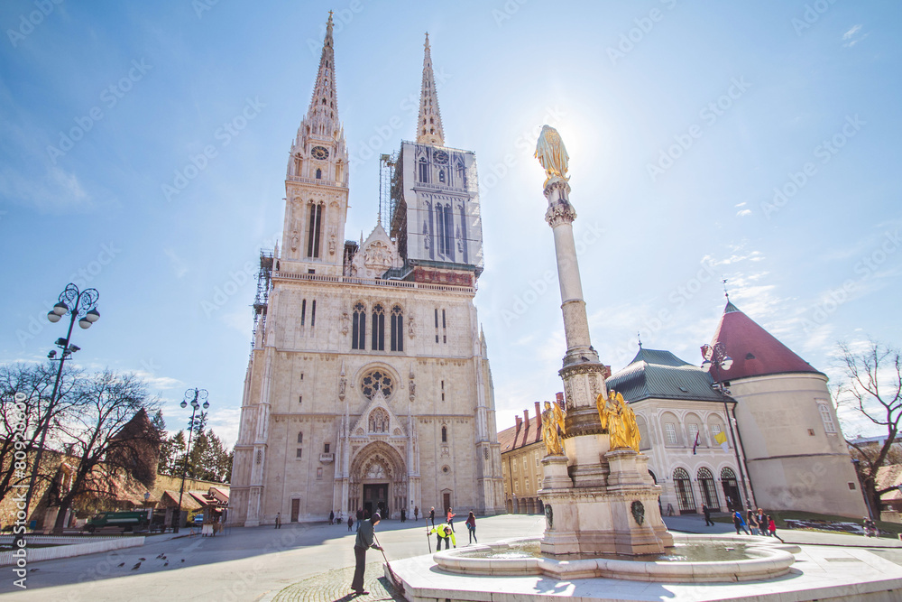 Catholic cathedral in Zagreb and statue of Our Lady in morning