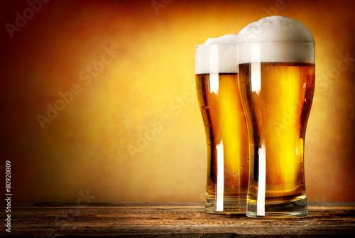 Canvas Print Two glasses of lager
