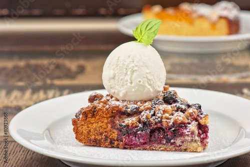 Crumble pie with black curr...