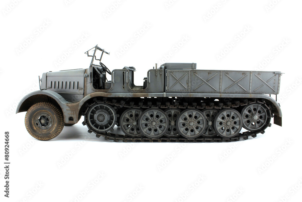 Model half-track view strictly Side