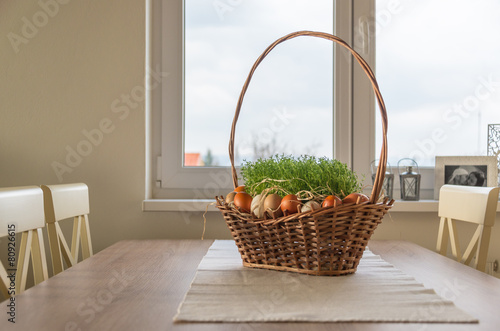 Obraz na płótnie Easter basket decoration on the table w salonie