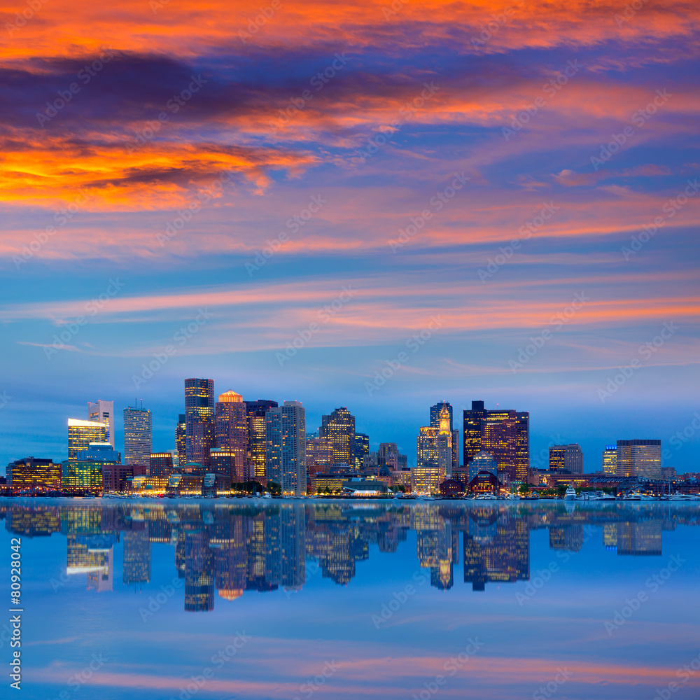 Naklejka premium Boston skyline at sunset and river in Massachusetts