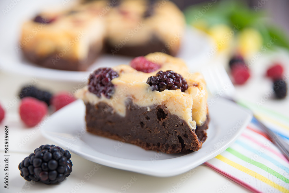 Schokoladen Käsekuchen mit Beeren Schokoladen Käsekuchen mit Beeren