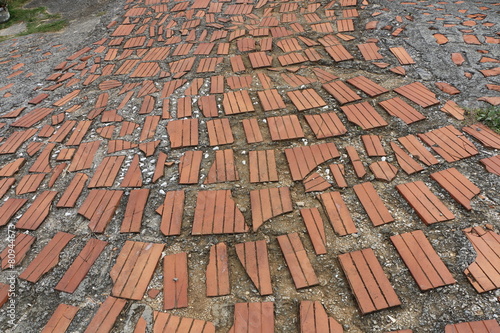 Road tile