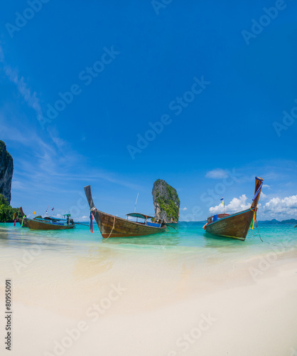 Boat in Krabi Thailand © Netfalls