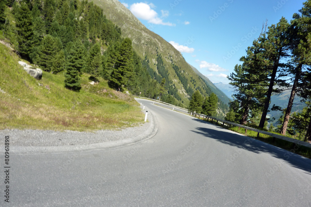 Fototapeta premium Straße ins Kaunertal