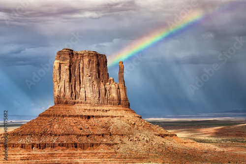 Monument Valley con arco iris