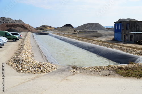 Foto Mit Folie ausgekleidetes Wasserbecken