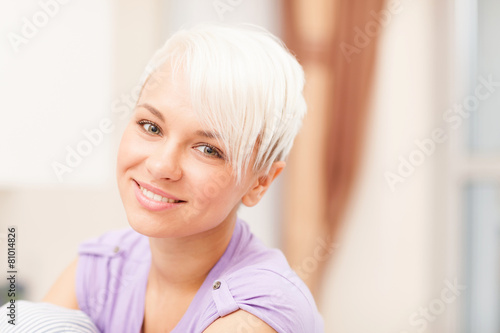 Portrait of a blonde woman with violet t-shirt