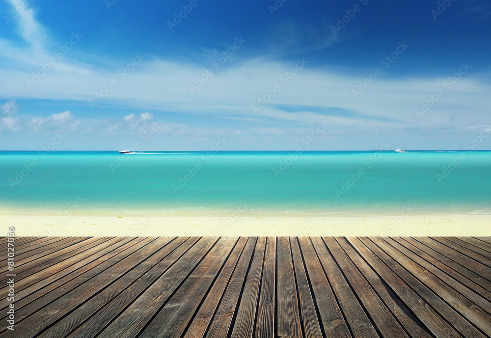 Fototapeta premium Wooden pier on the beach