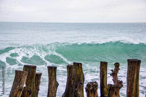 Brise lame de Saint malo et vague