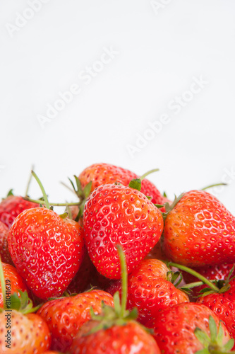 Fototapeta Naklejka Na Ścianę i Meble -  strawberry on white paper background