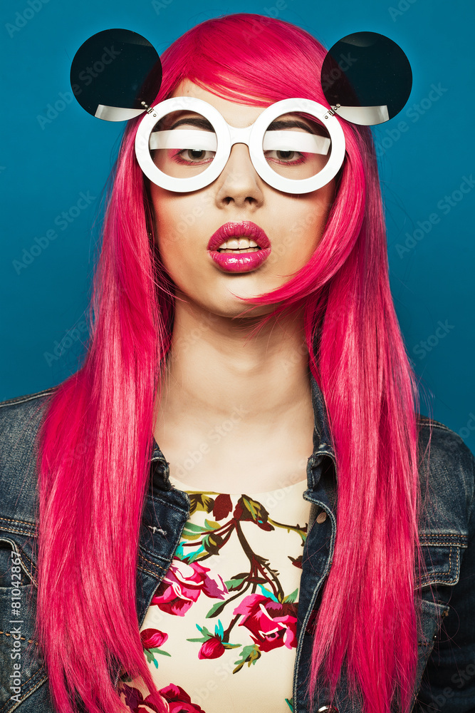Fototapeta premium Beautiful fashion model with pink hair
