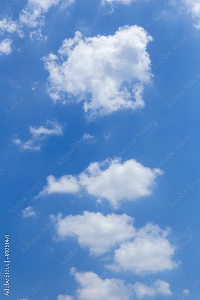Obraz premium Abstract blue sky with tiny cloud.