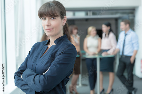 Souveräne Chefin im Büro